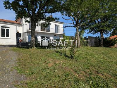 Maison - 205 m² - 9 pièces