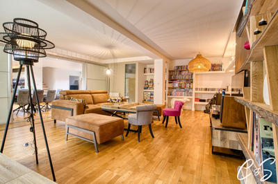 Maison - 240 m² - 6 pièces