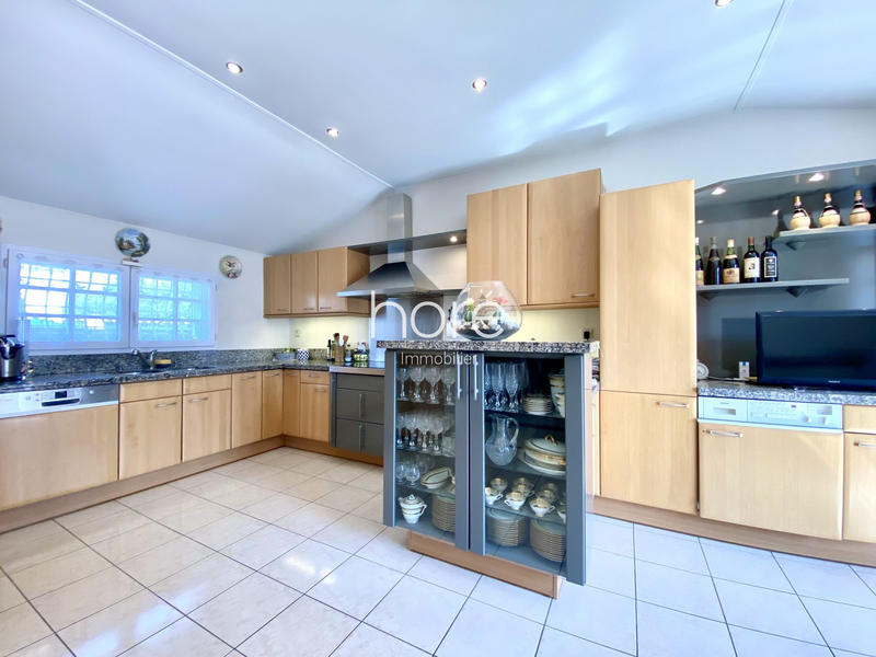 Maison traditionnelle - 179 m² - 6 pièces