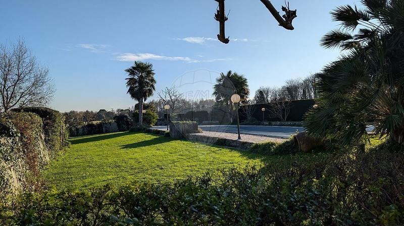 Propriété - 374 m² - 24 pièces