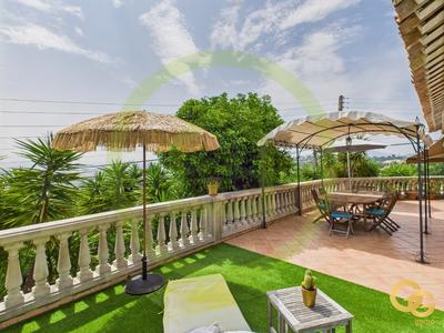 Maison - 233 m² - 7 pièces