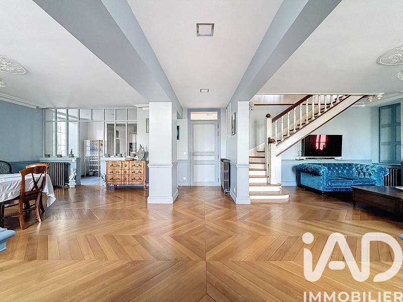 Maison - 340 m² - 9 pièces