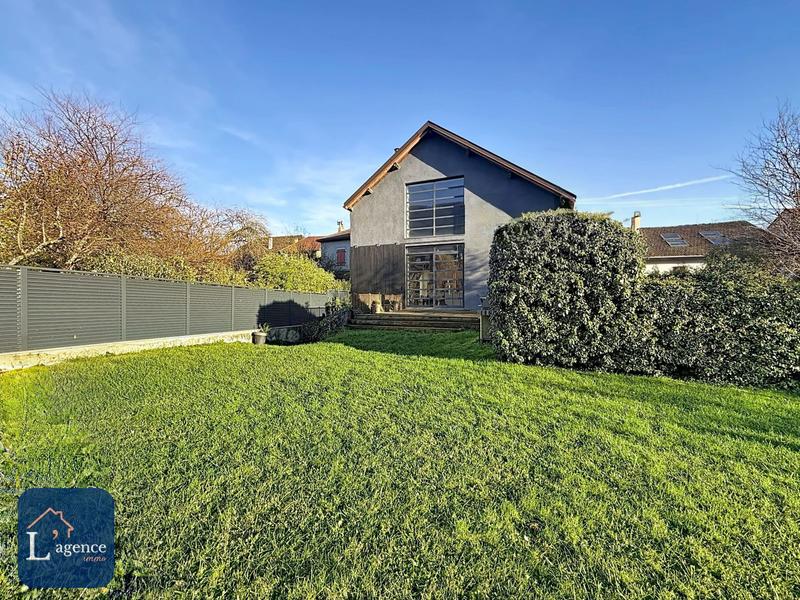 Maison contemporaine - 607 m² - 9 pièces