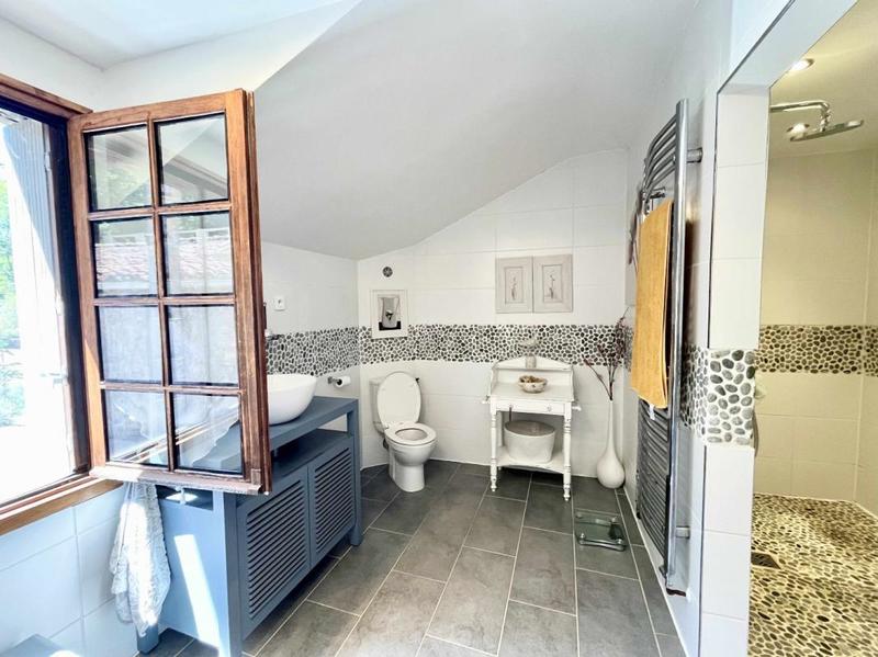 Maison - 285 m² - 8 pièces