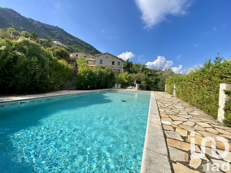 Maison - 332 m² - 7 pièces