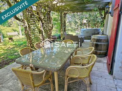 Maison - 214 m² - 8 pièces