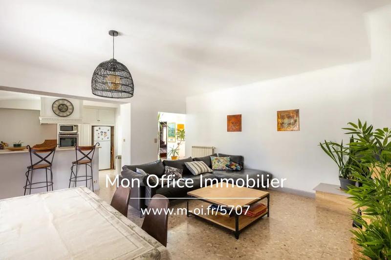 Maison - 225 m² - 8 pièces