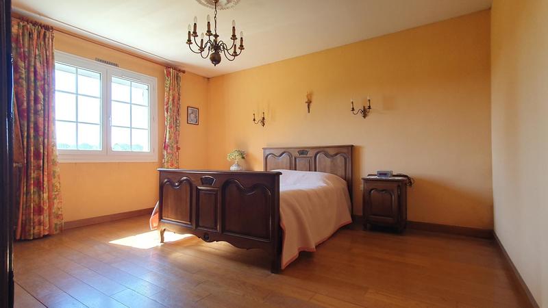 Maison - 180 m² - 7 pièces