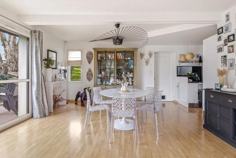 Maison - 235 m² - 7 pièces