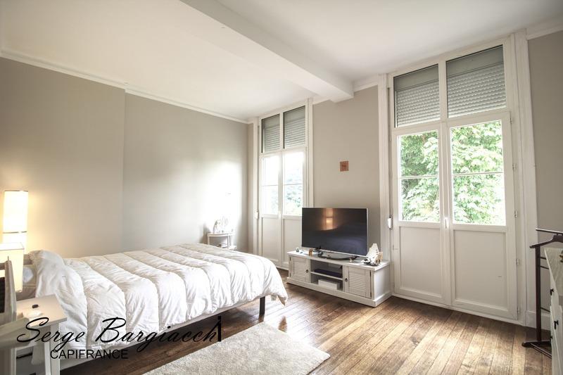 Appartement - 134 m² - 6 pièces