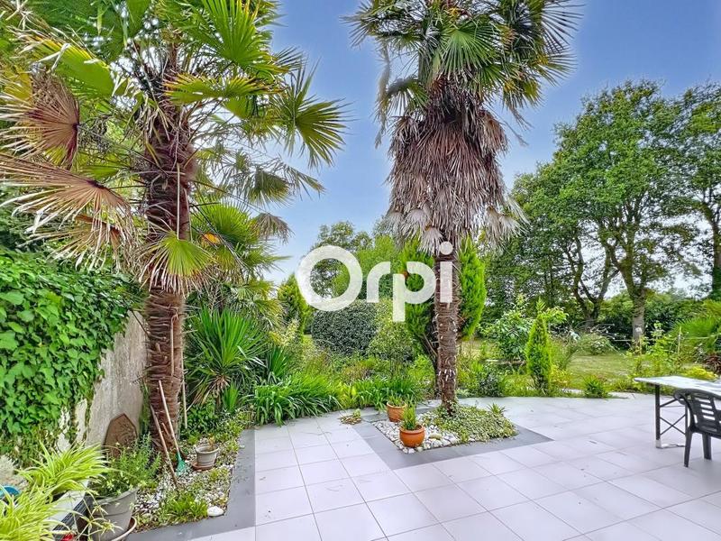 Maison - 245 m² - 9 pièces