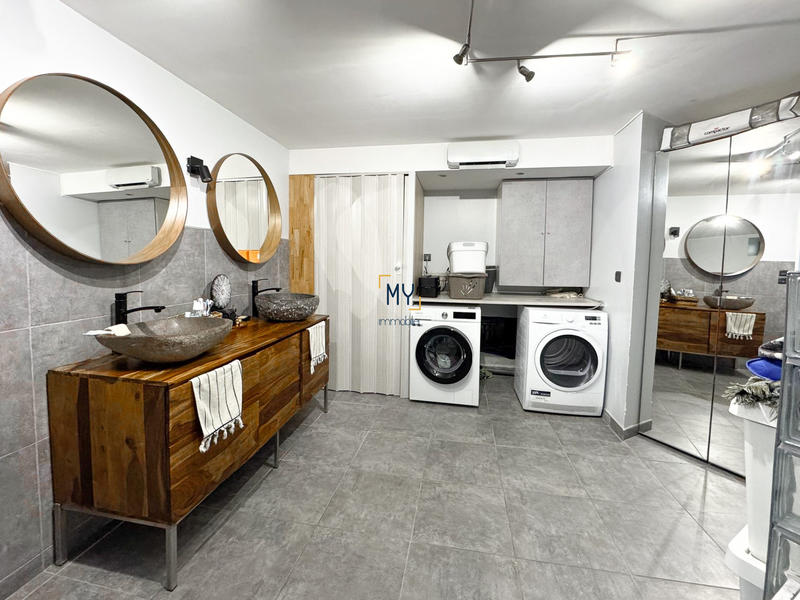 Loft - 145 m² - 6 pièces