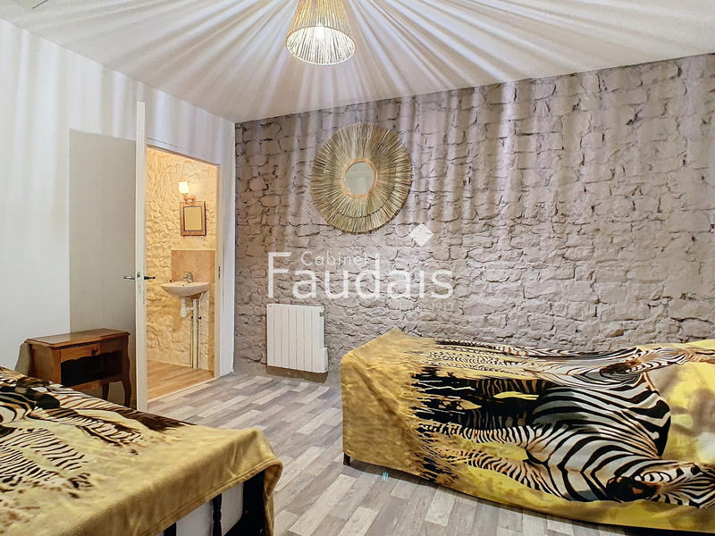 Maison - 248 m² - 10 pièces