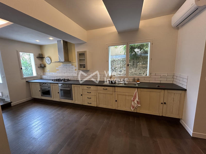 Maison - 185 m² - 10 pièces