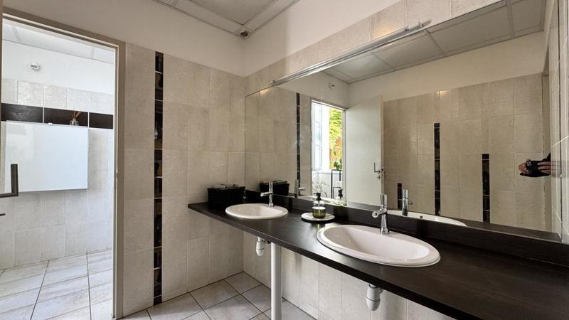 Maison - 310 m² - 5 pièces