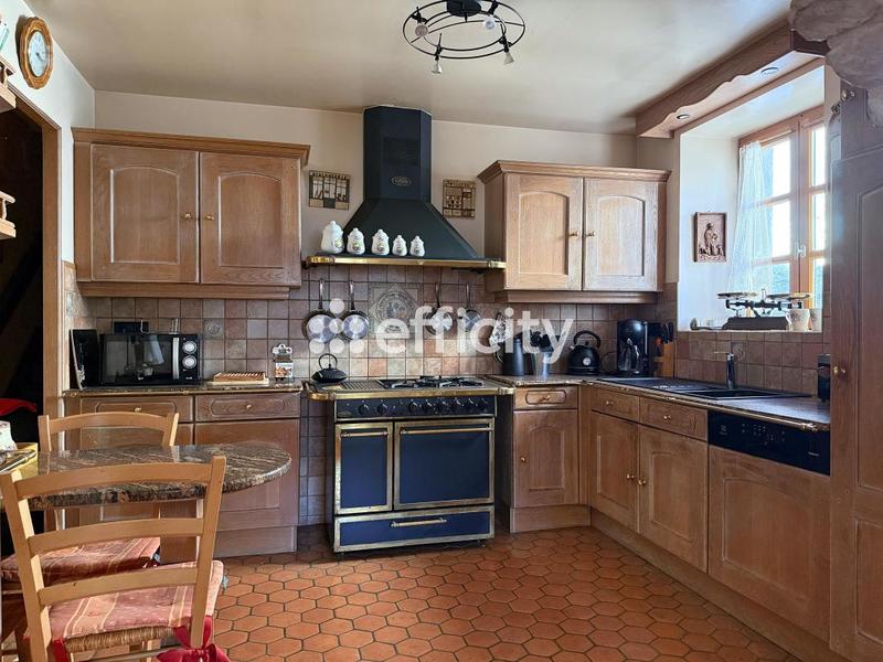 Maison - 275 m² - 9 pièces