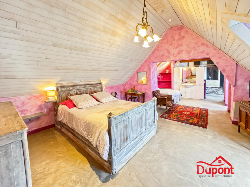 Maison - 338 m² - 8 pièces