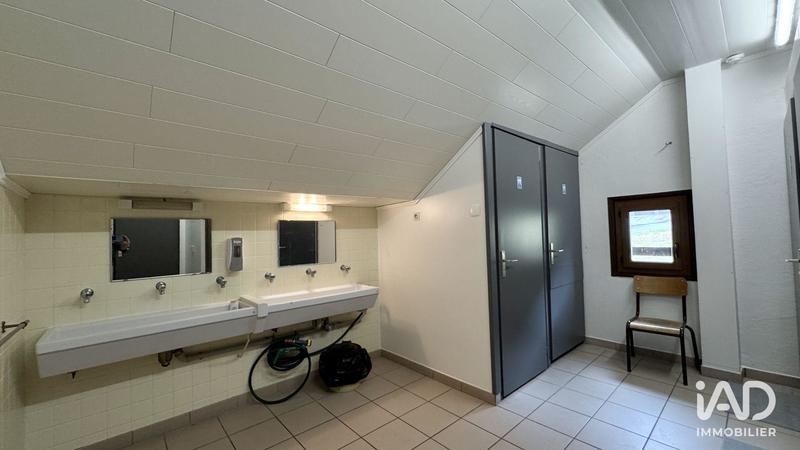 Local commercial - 1 235 m²