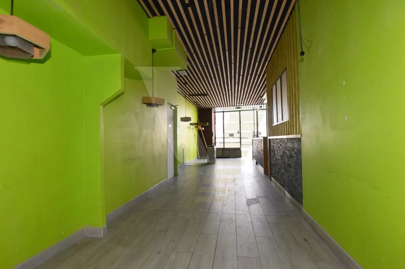 Local commercial - 90 m² - 4 pièces