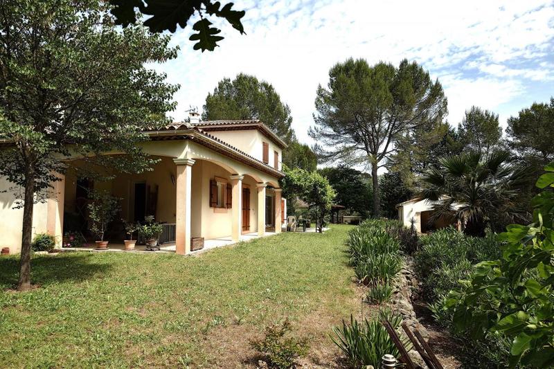 Villa - 251 m² - 5 pièces