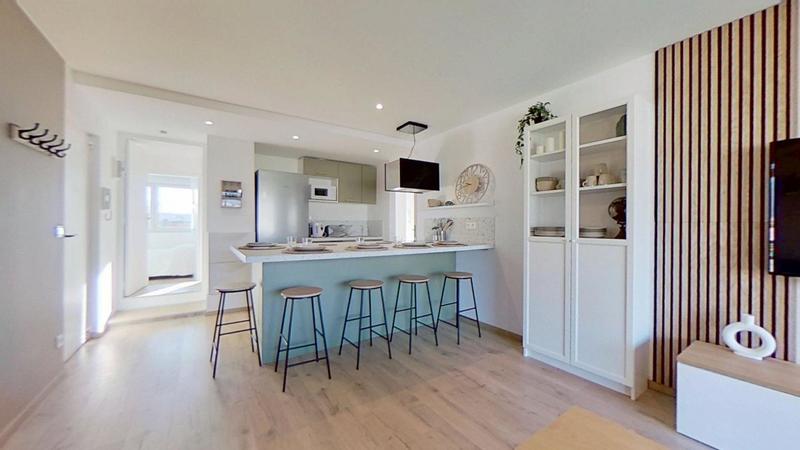 Appartement - 90 m² - 5 pièces