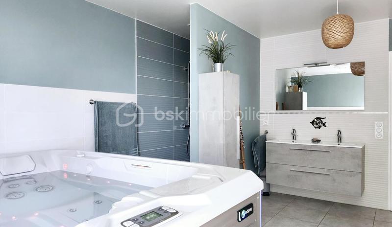 Maison - 202 m² - 7 pièces