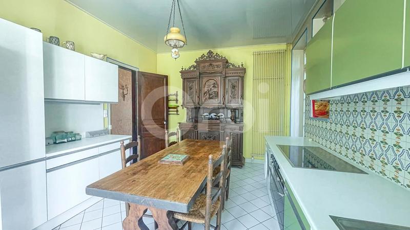 Maison de maîtres - 230 m² - 9 pièces