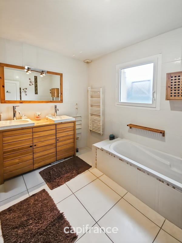 Maison - 141 m² - 6 pièces