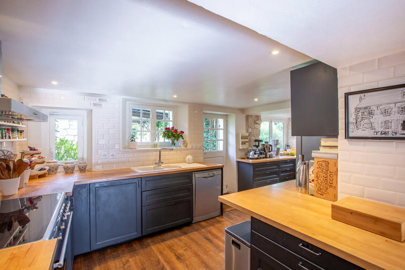 Maison - 392 m² - 16 pièces