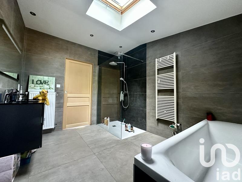 Maison - 209 m² - 8 pièces