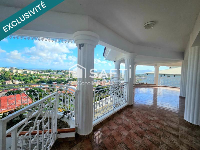 Maison - 207 m² - 7 pièces