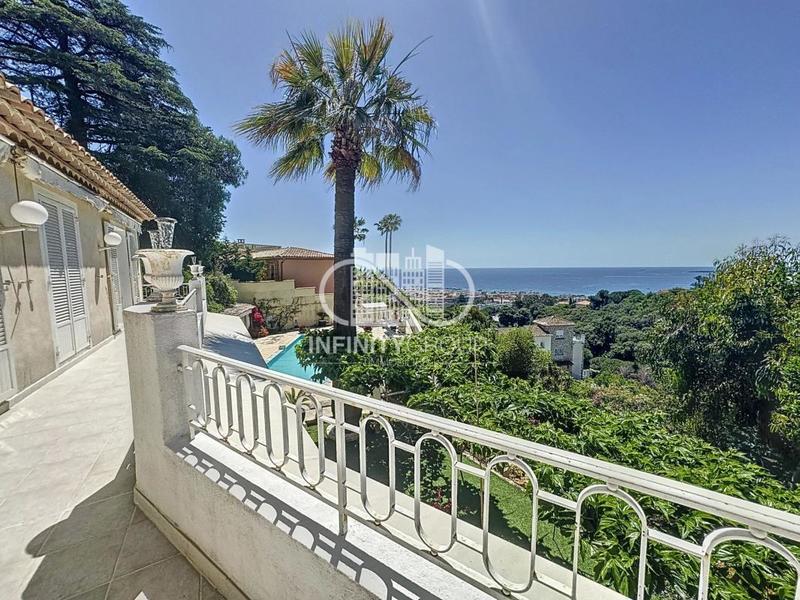 Villa - 213 m² - 7 pièces