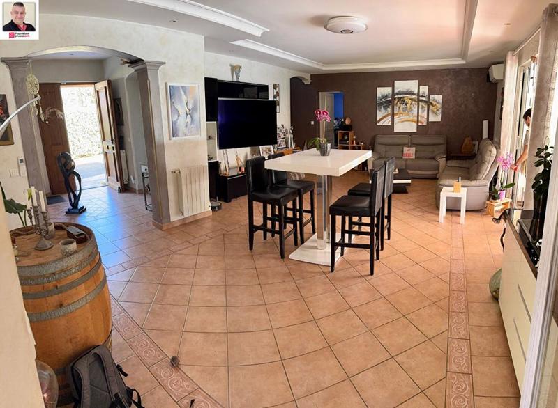 Maison - 240 m² - 7 pièces