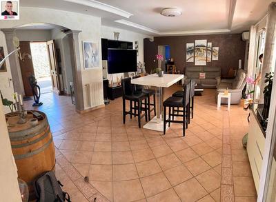 Maison - 240 m² - 7 pièces