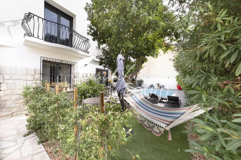 Maison chambre d'hôtes - 305 m² - 8 pièces