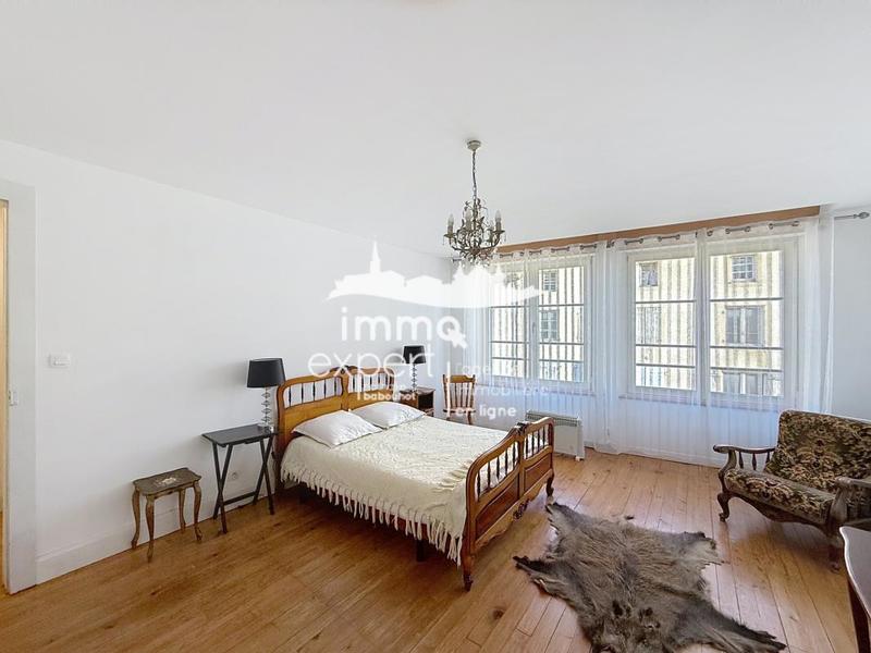 Maison de ville - 246 m² - 7 pièces