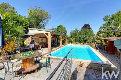 Maison - 90 m² - 6 pièces