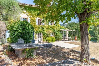 Propriété - 200 m² - 6 pièces