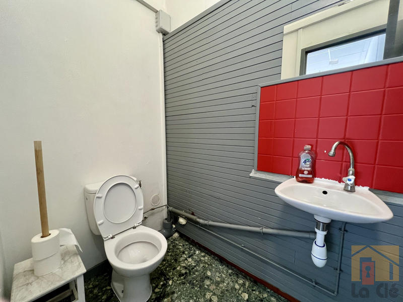 Local commercial - 218 m²