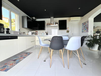 Maison - 243 m² - 10 pièces