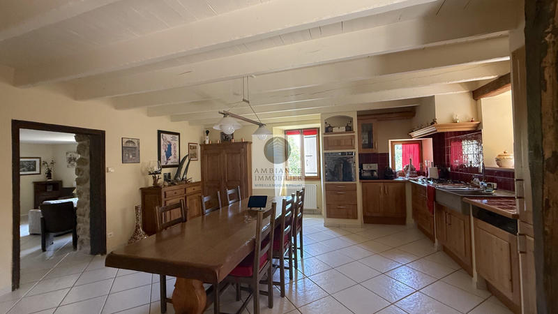 Maison - 218 m² - 7 pièces