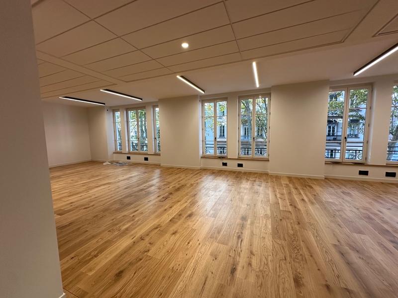 Bureau - 301 m² - 1 pièce