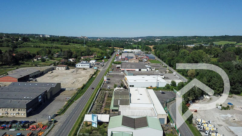 Local commercial - 2 100 m²