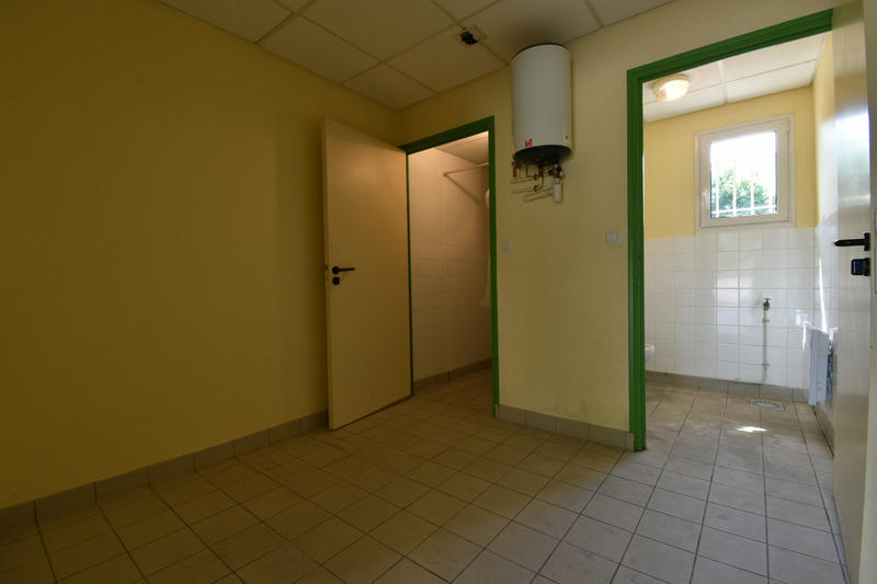 Bureau - 690 m² - 3 pièces