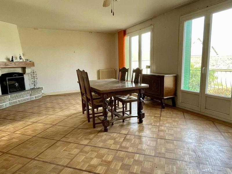 Maison - 240 m² - 13 pièces