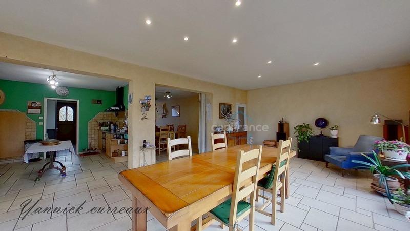 Maison - 218 m² - 9 pièces