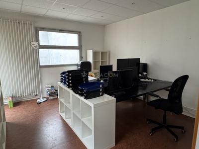 Bureau - 119 m² - 6 pièces