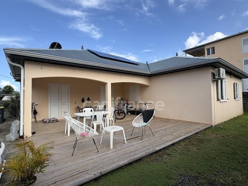 Maison - 90 m² - 5 pièces