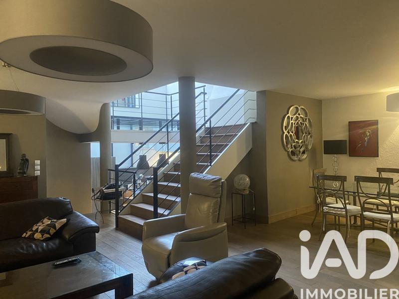 Maison - 238 m² - 5 pièces