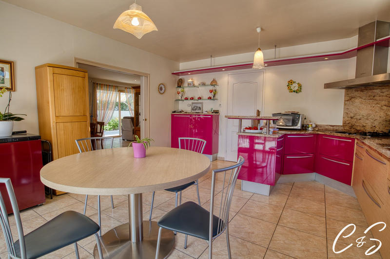 Maison - 215 m² - 6 pièces